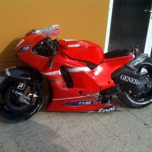 Ducati-Diavel-Nicky-Hayden.jpg
