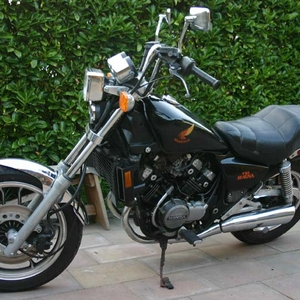 Leuke en goed rijdende VF 500 C Magna voor € 550 !