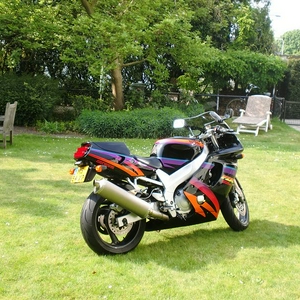 FZR 600 R