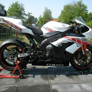 R1