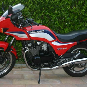 Kawasaki GPZ 400, UNIEK....2500 km, vrijwel gloednieuw € 975