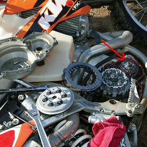 141_0606_03_z 2005_ktm_525_mxc_3 engine.jpg