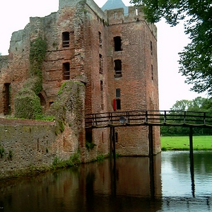 2- 1282 Gebouwd en nu het bezoeken waard.jpg