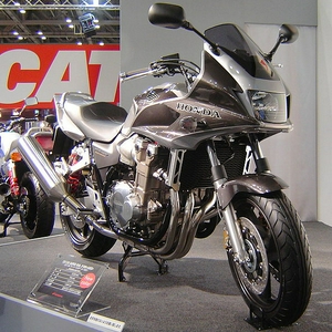 592px-Honda_CB1300_Super_Bold'or_2007TMCS.jpg