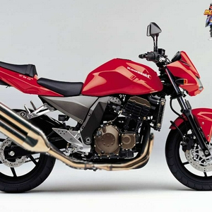 Z750 met uitlaat1000.jpg