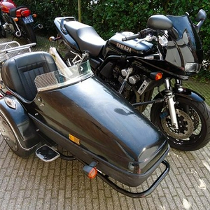 Compacte FZS600 Fazer / Velorex zijspan-combinatie