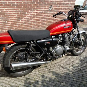 Suzuki GS 750 uit 1977