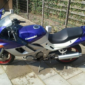 kawasaki zzr 600